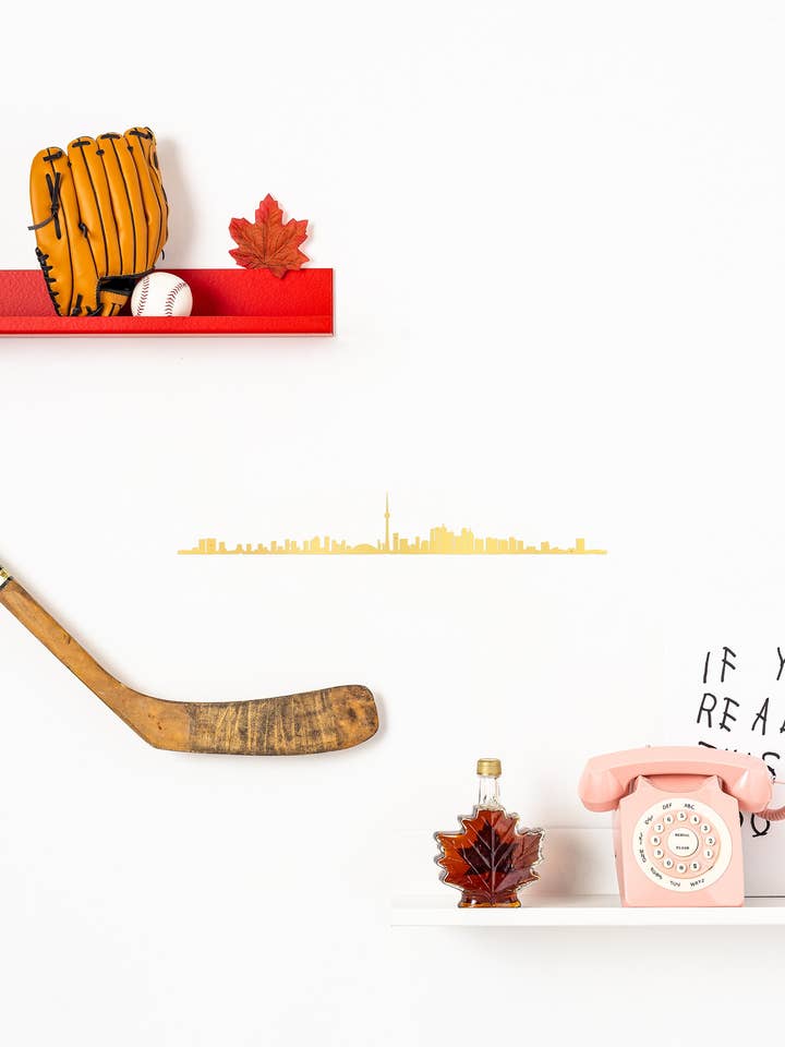 Vægindretning - Toronto Skyline - Guld (50cm) for engroshandel hos The Line