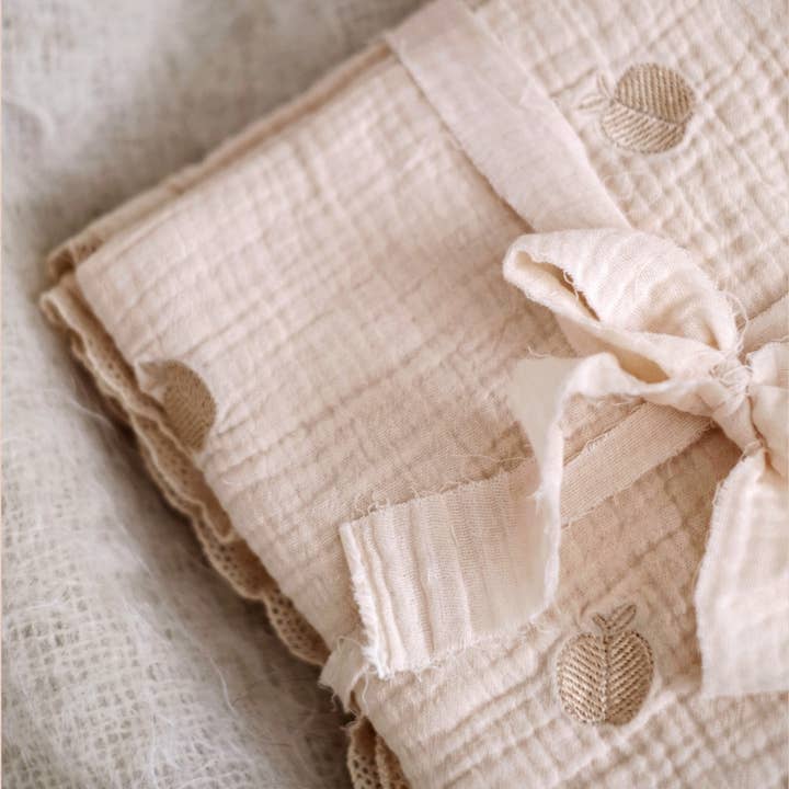 Gentil Coquelicot Paris - Wholesale Bedding Blanket - Kids & Baby - Apple embroidered blanket1