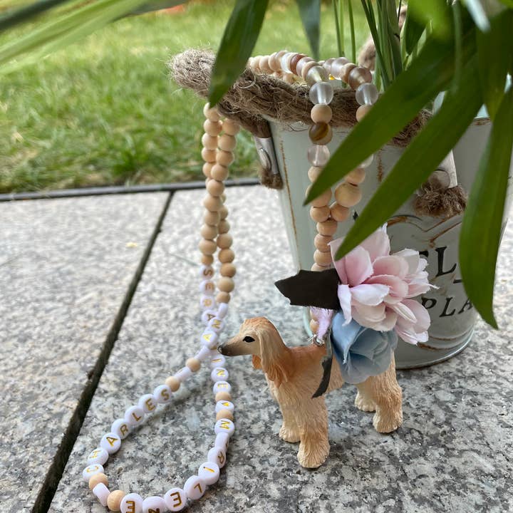 Lia Bach djurhalsband med namn – 3 färger, trä och kristall för wholesale av Lia Bach Art & Fashion