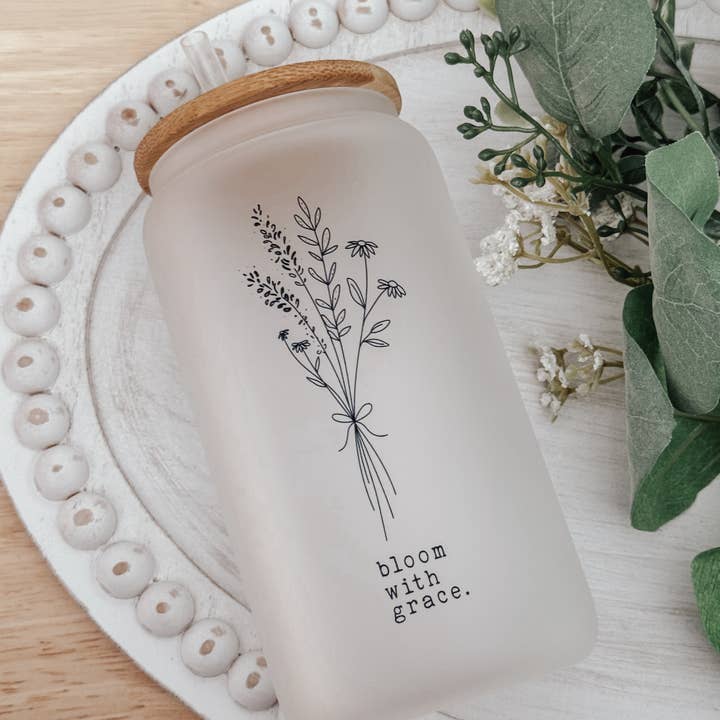 Emma K Designs - Wholesale Drinking Glass/Cup - Bloom With Grace 16oz Glass Cup with Bamboo Lid4