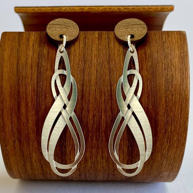 Boucles d'oreilles à tige Eternal Love Celtic Love Knot pour la vente par Go Do Good