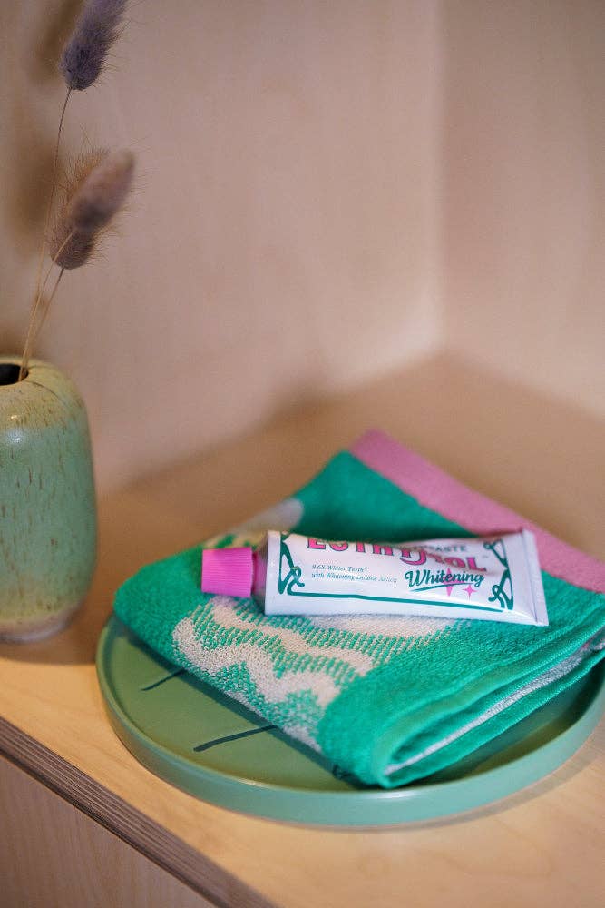 Donna Wilson – wholesale Wash cloth – Birds and Bees Face Cloth2