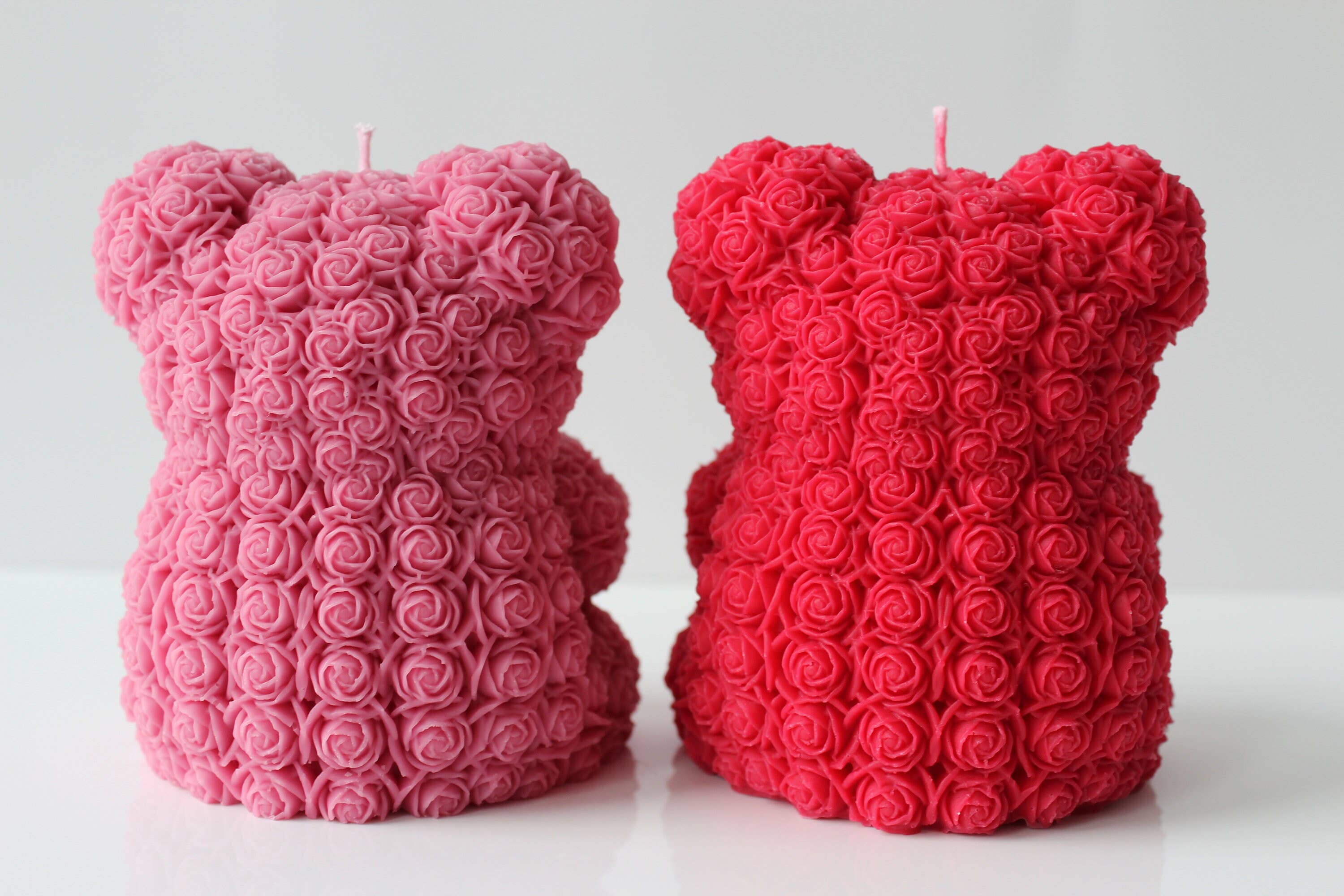 Latana Candles - Vente Bougies originales - Grande bougie ours en peluche avec cœur et motif de roses rouges8