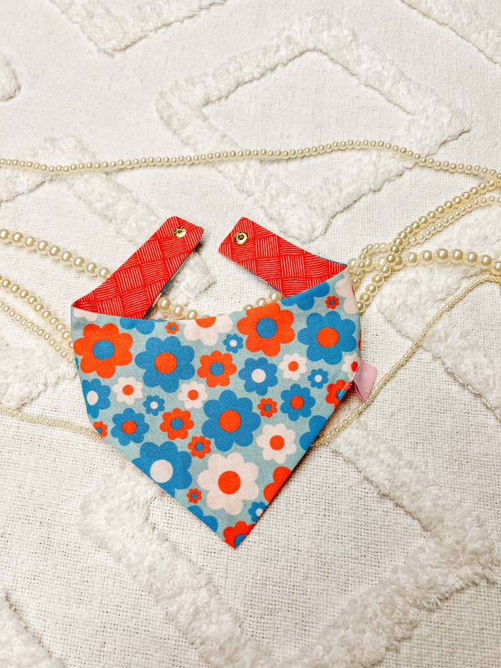 Bandana pour chien à fleurs patriotiques, col réversible à pression pour la vente par StellaLoo