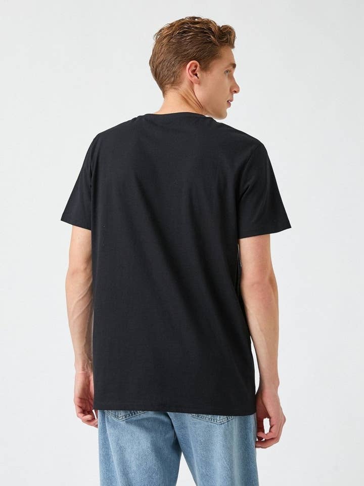 Schwarzes T-Shirt mit japanischer Anime-Grafik und Gesichtern für den Großhandel von Usolo Outfitters