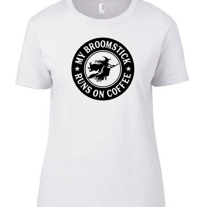 Mijn bezemsteel loopt op koffie t-shirt voor wholesale door Willow & Fleur UK