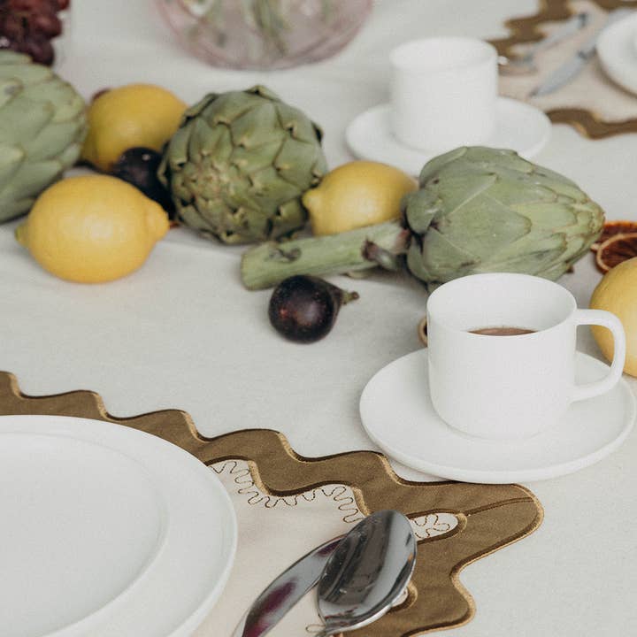 Vivé - Wholesale Placemat - Gisèle Scallop Placemat with embroidered detail8