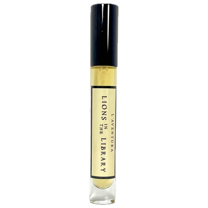 Lions In The Library Voyageur
Eau de Parfum 10 ml pour la vente par L'Aventura Perfumes
