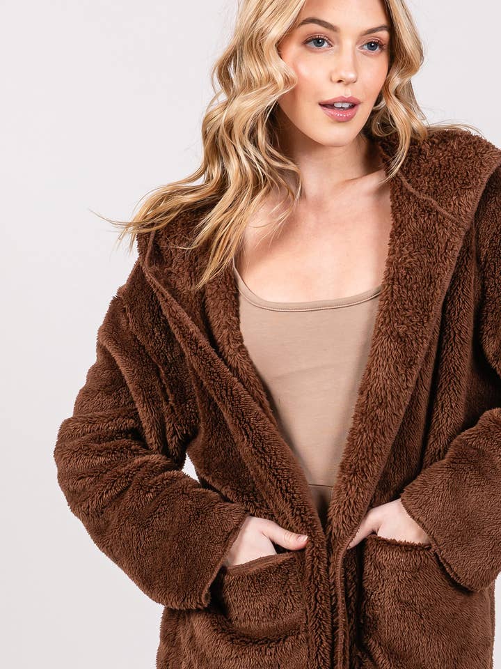 Giacca cardigan con cappuccio aperto sul davanti in morbido pile Sherpa per la vendita all'ingrosso da parte di Lara Daisy