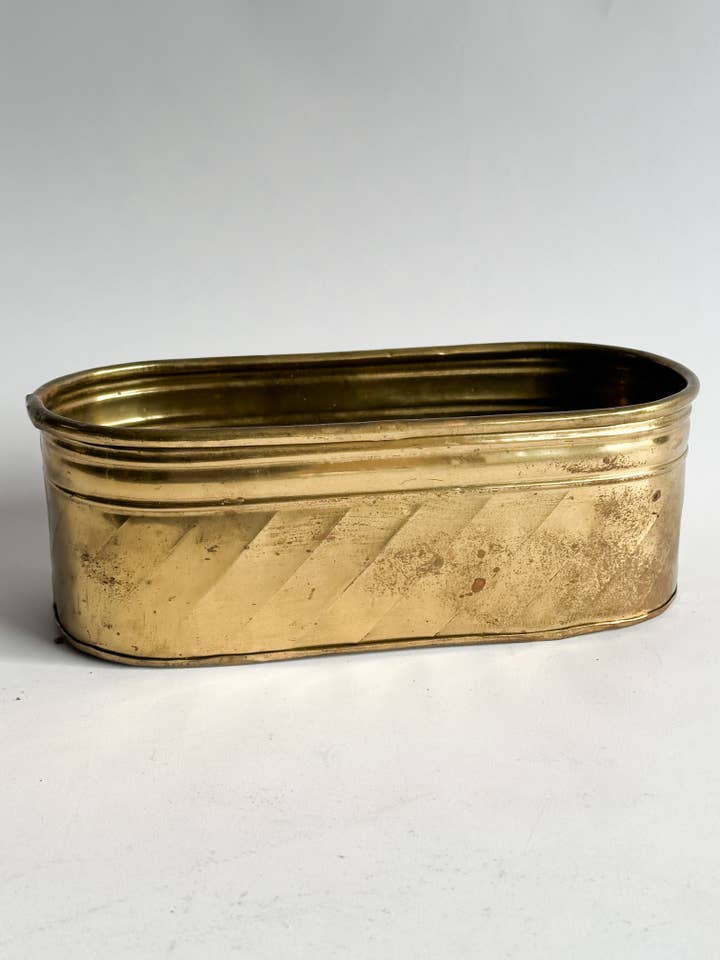 Cachepot Ovale Vintage in Ottone per la vendita all'ingrosso da parte di Heirloom & Honey