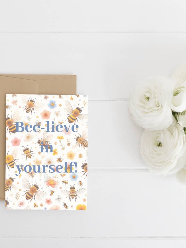 Bee-lieve in yourself - divertente biglietto di auguri a forma di ape per la vendita all'ingrosso da parte di Homemade Hollydays Wholesale