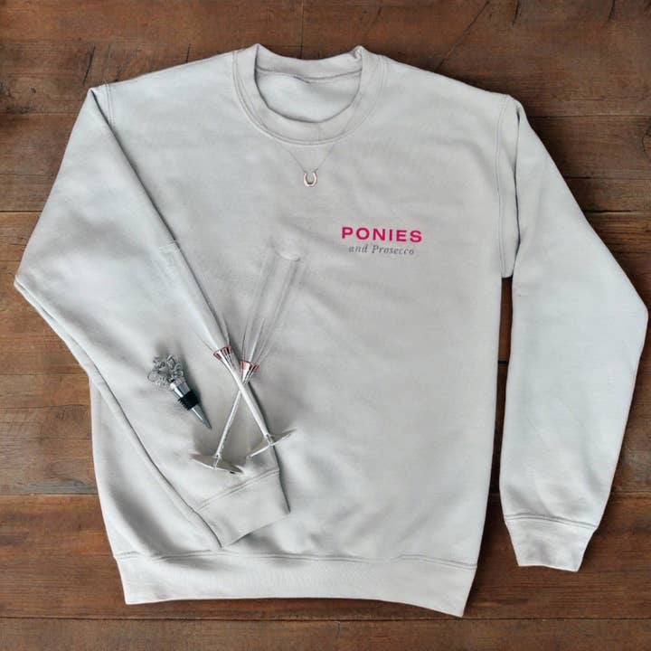Crewneck Ponies and Prosecco - Sable avec Rose & Gris : Petit Logo pour la vente par Laced Reins Equestrian