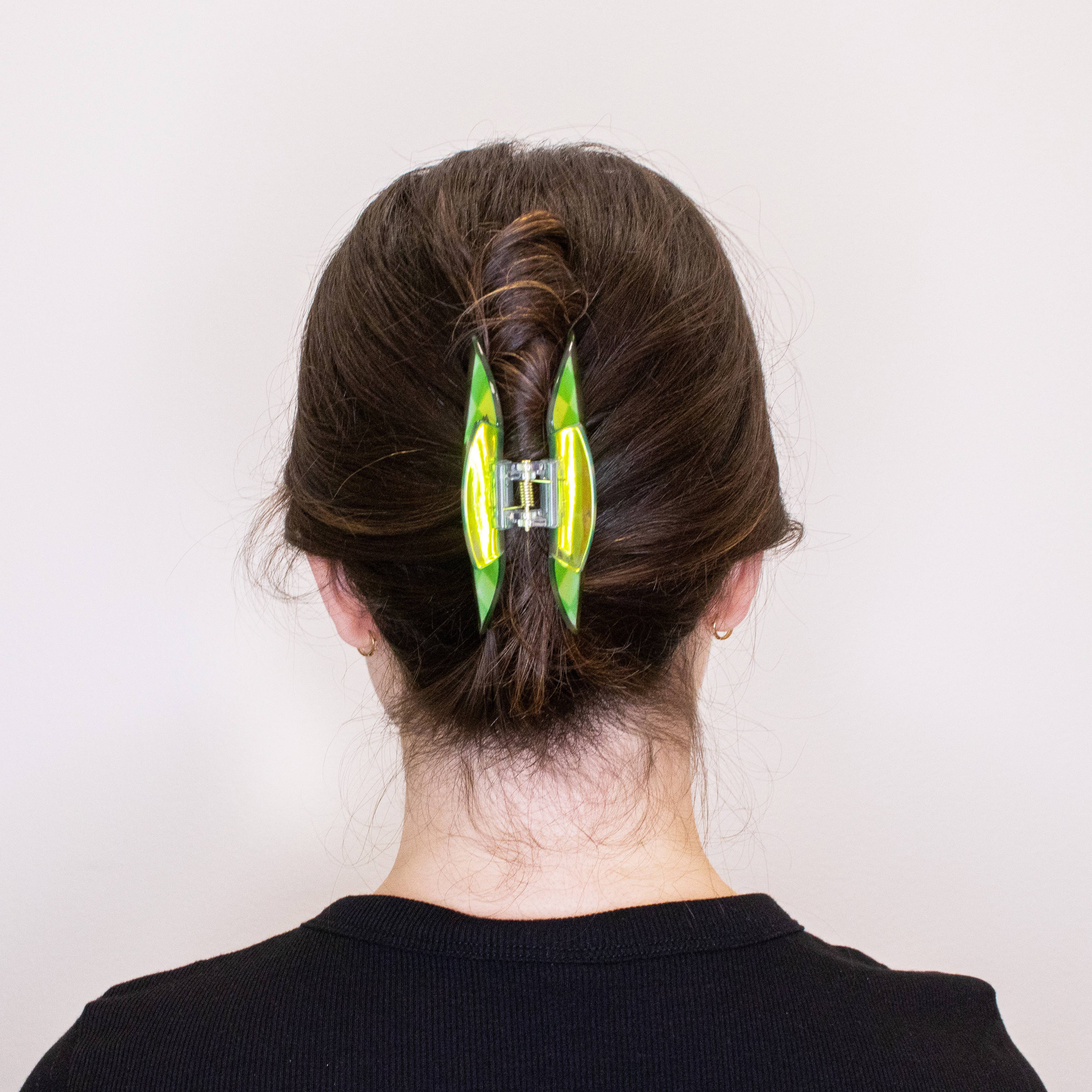 Frog Sac - Wholesale Hair Clip - Women's - Medium Round Iridescent Checkered Hair Claw Clip17