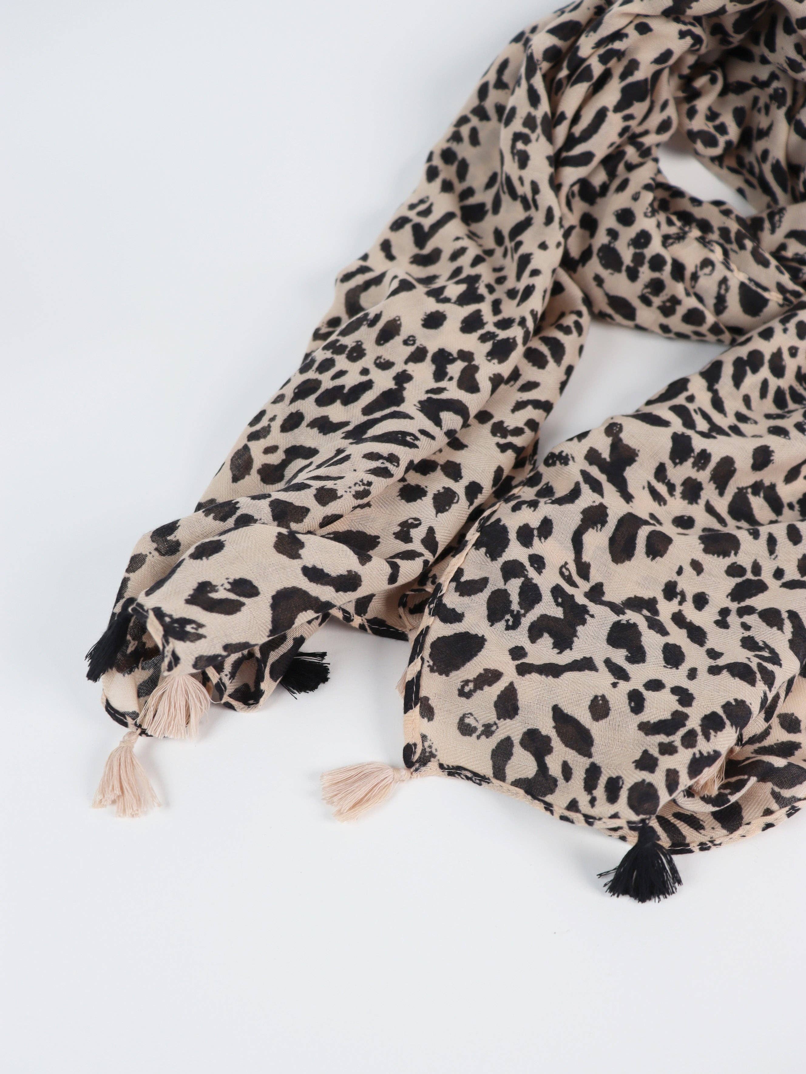 Angels Whisper Accessories – wholesale Scarf – Women's – Cattura Leoard Tassel Lightweight Scarf3