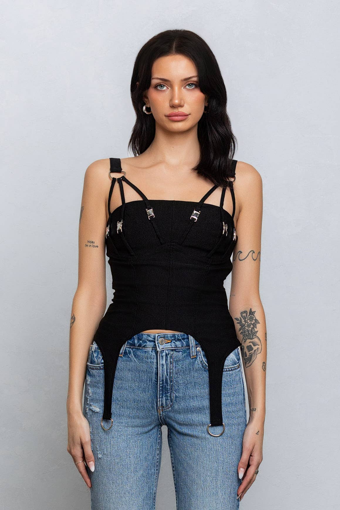 No Vacancy - Venta al por mayor Blusa - Mujer - Top corto de tejido elástico con detalle de minihebilla4