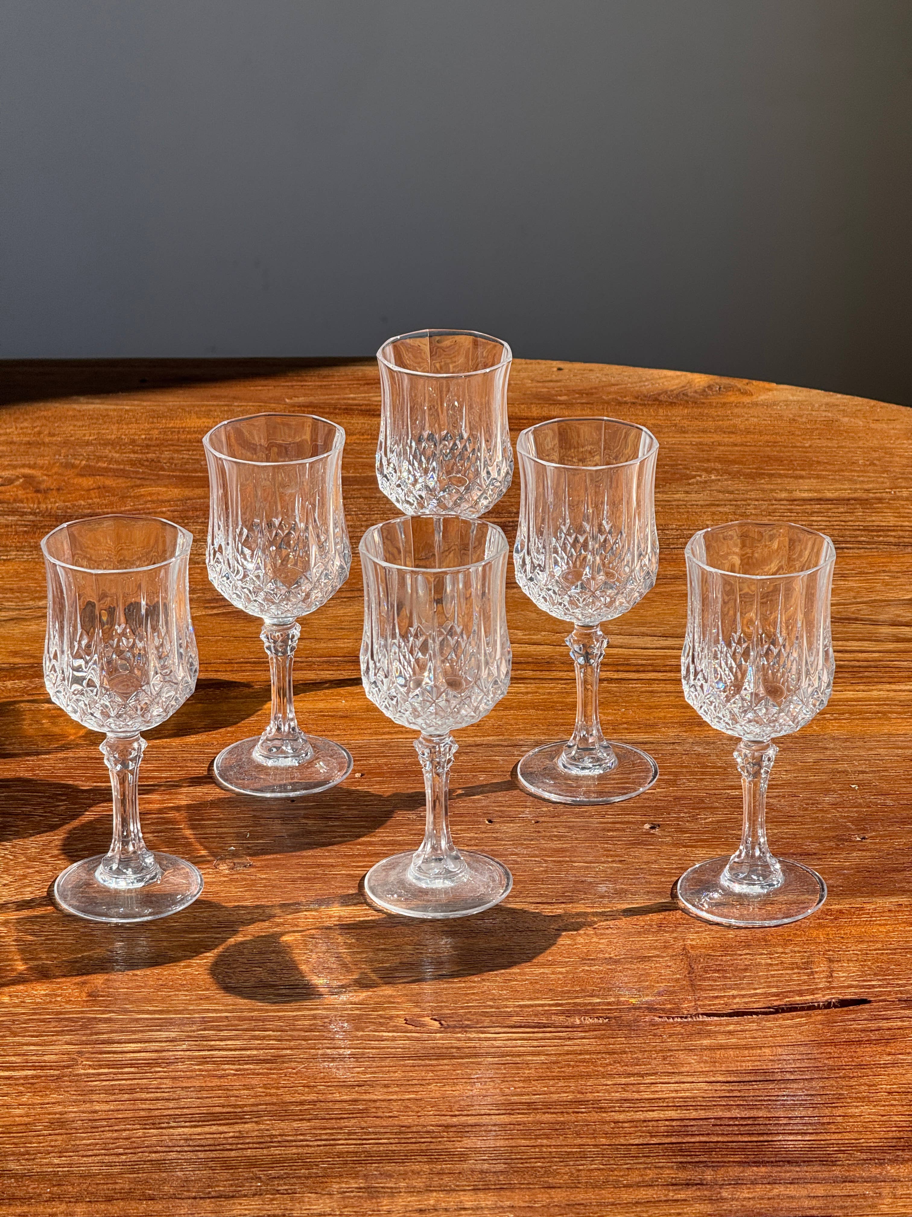 Office Objets - Wholesale Wine Glass - Set of 6 small diamond-cut crystal glasses H14.50