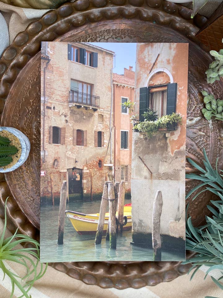 Cuaderno rayado en blanco: Barco en Venecia para venta al por mayor de You're Golden Co.