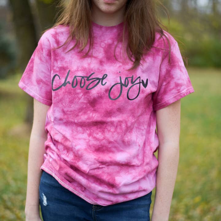 Camiseta Choose Joy Tie por atacado de Joyful Rose Designs