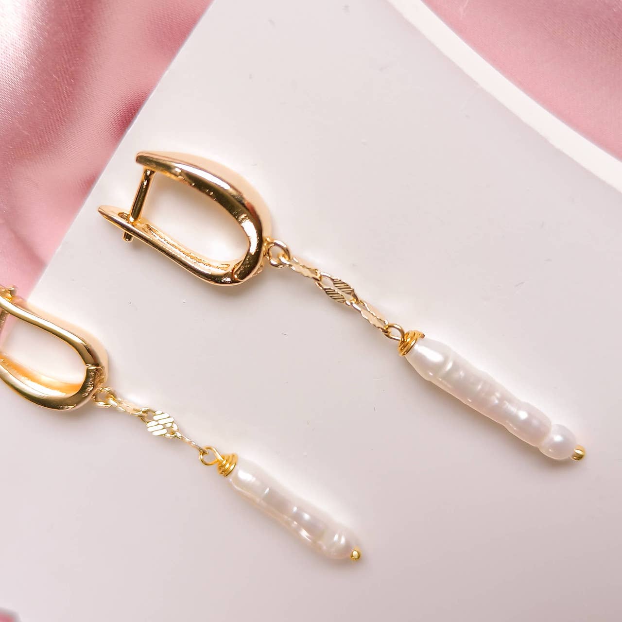 Pompon La Tulipe – Großhandel Ohrhänger – Zucchini-Ohrringe mit barocken Perlen6