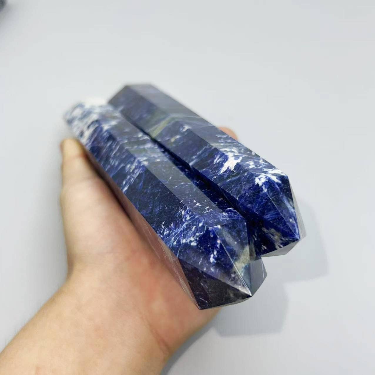 Crystal Deal· Wholesale Crystals & Gifts – Großhandel Kristall-Ladeplatten – Natürlicher Sodalith-Turm – 7"-10" hoher blauer dekorativer Kristall4