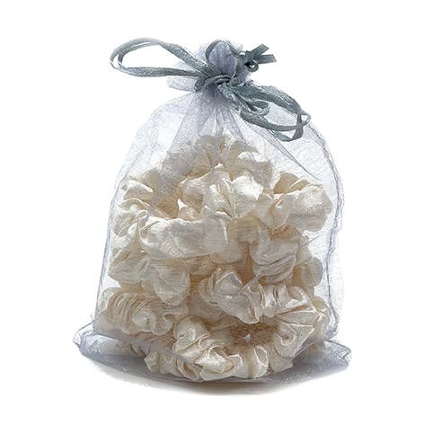 Lot de 10 chouchous fins crème en satin brillant pour la vente par PIPOL