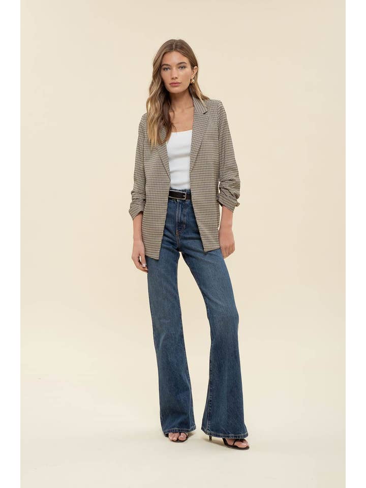 The Workshop Studio - Wholesale Blazer - Dames - GERUITE BLAZER MET KRAAG EN 3/4 RUCHES AAN DE MOUWEN11