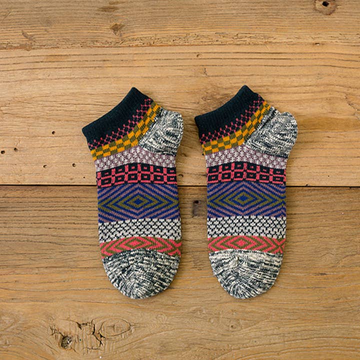 TYPE 5PCS/SET ALPACA VINTAGE FLORAL PATTERN SOCKS_CWMS0207 for wholesale on Faire9