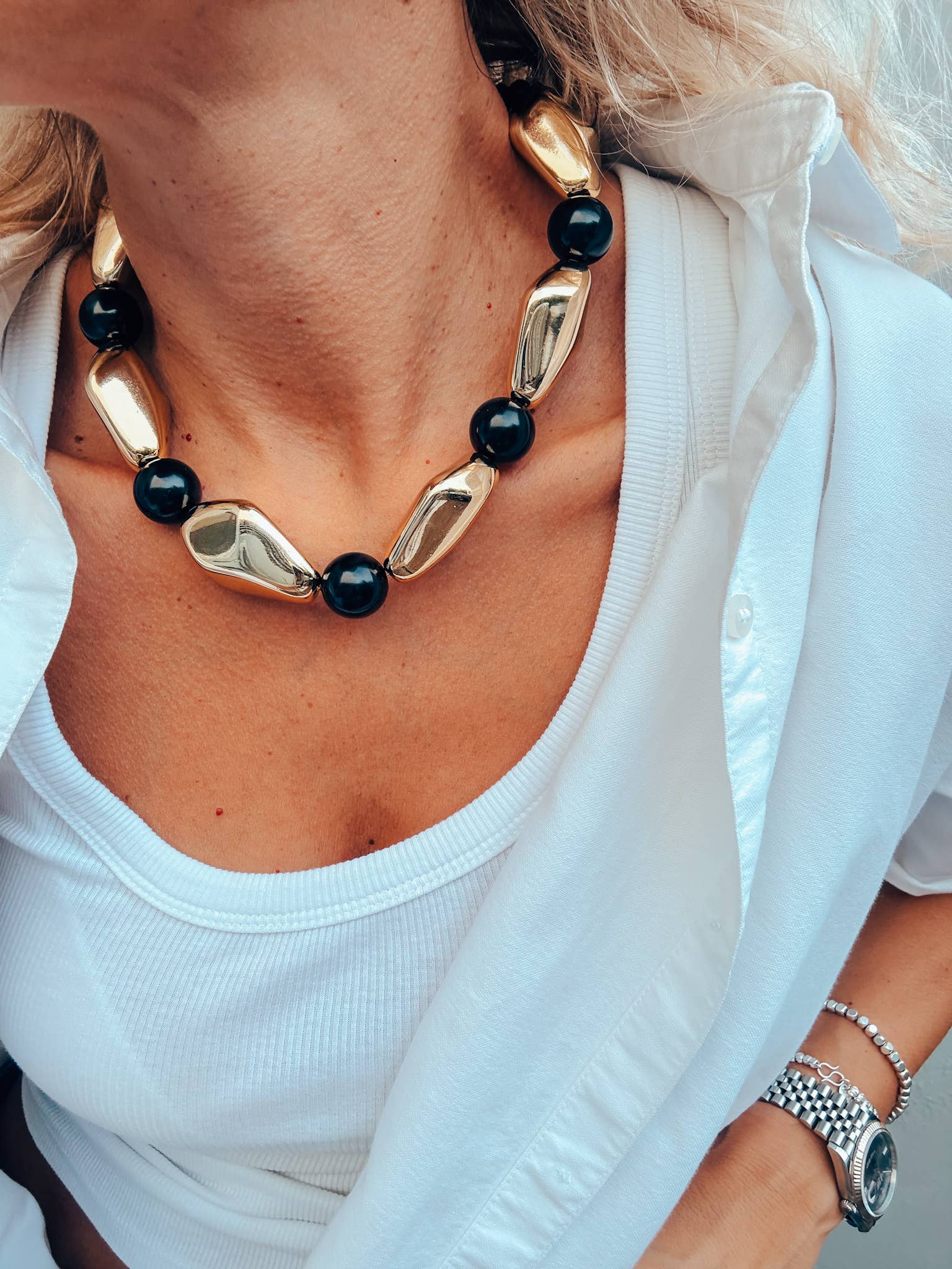 Goupi - Wholesale Beaded/pearl necklace - Chunky beaded necklace with gold and black geometric beads