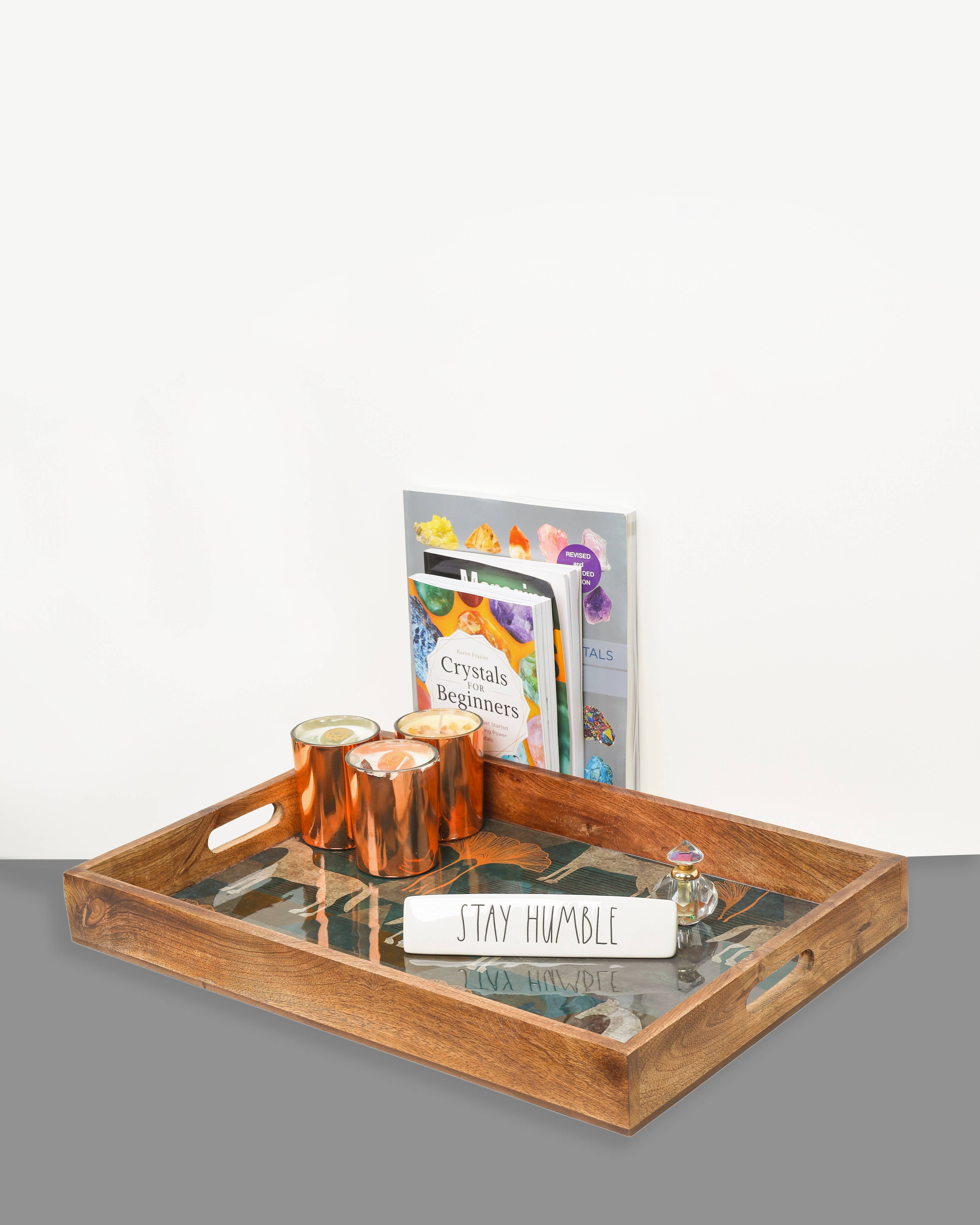 Tiramisu – Großhandel Deko-Tablett – Tiramisu 3er-Set dekorative Tabletts aus Harz und Mangoholz mit Pferdemotiv4