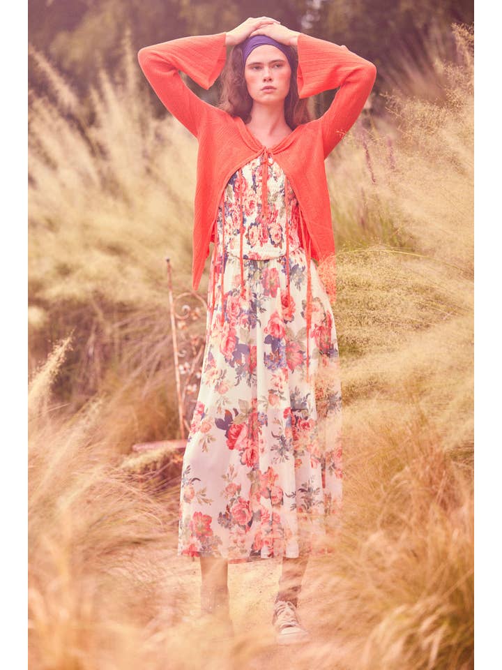 Creme Vestido Maxi Cami com Corpo de Malha Floral e Fumê para venda a revendedores na Faire