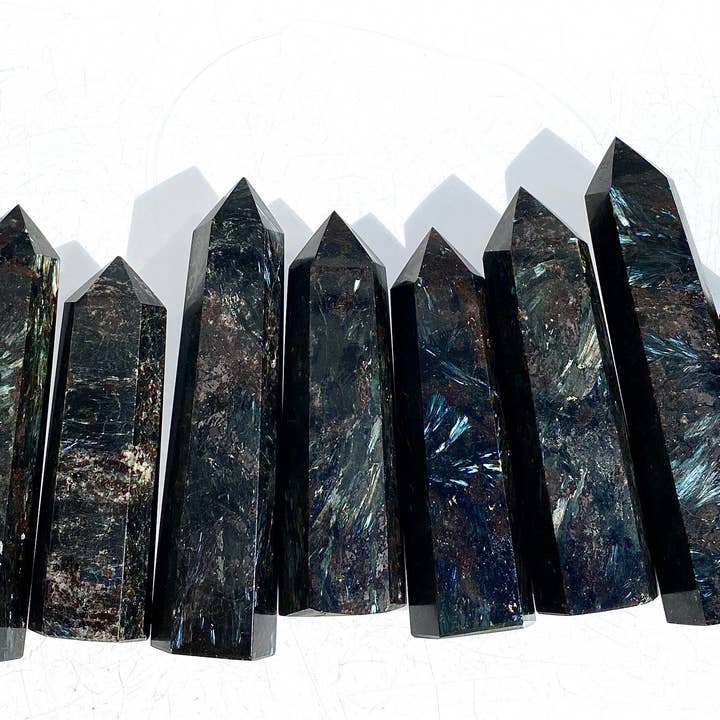 KayleeNYC – Großhandel Spiritueller Stein/Kristall – Großhandel 2 lb Natürlicher Astrophyllit, auch bekannt als Arfvedsonit Turm1