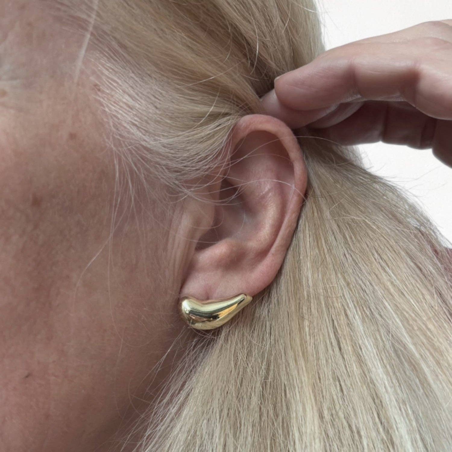 London Atelier Byproduct - Vendita all'ingrosso Orecchini a bottone - Orecchini a polsino per lobo d'oro4