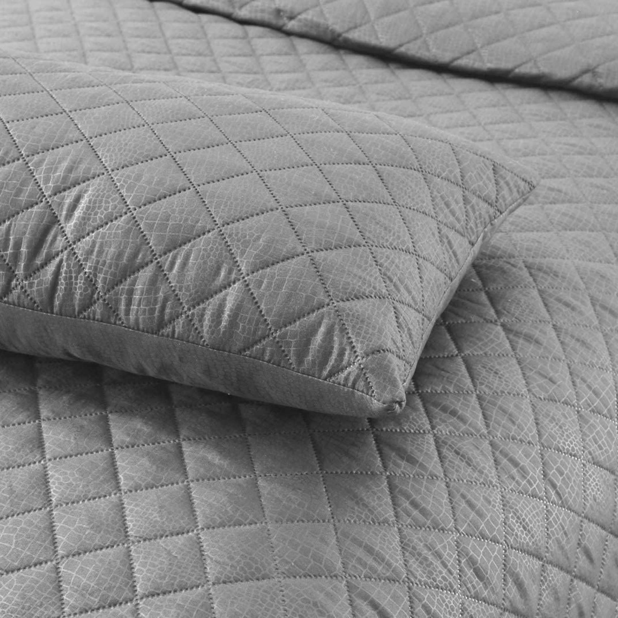 Beach Stone – wholesale Bedding set – Quilted Diamond floral pattern 3pcs comforter Set Quilted Luxury Bed Throws15