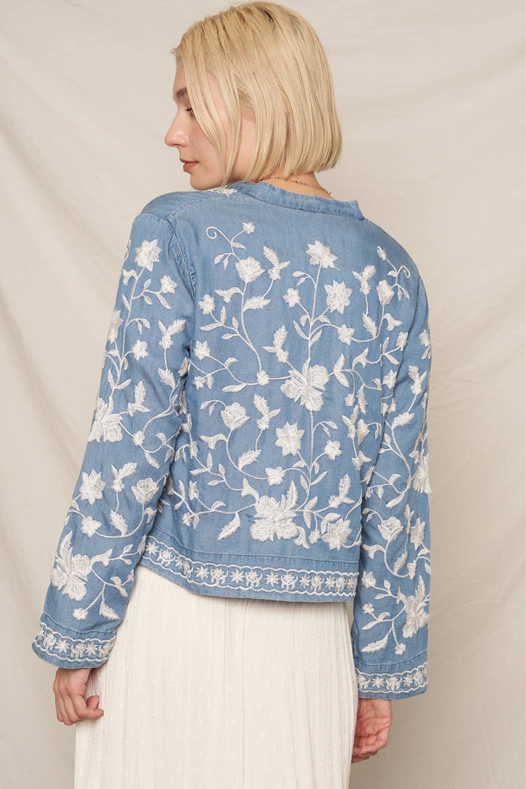 En Crème - Wholesale Blouse - Women's - Long Sleeve Embroidered Denim Button Down Top10