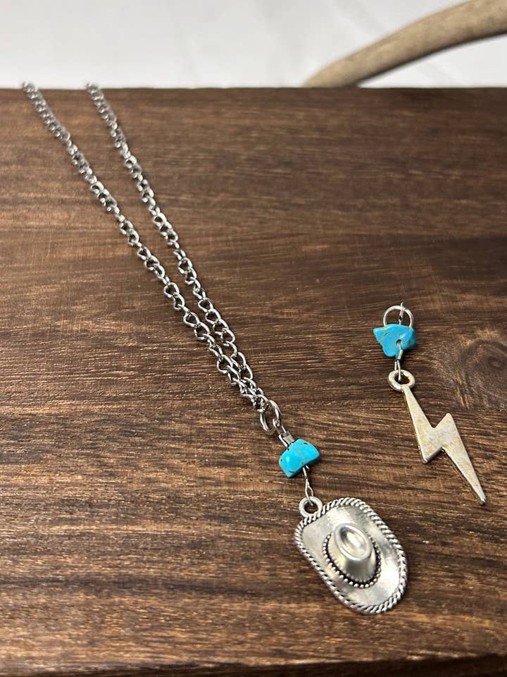 Breloques et collier en turquoise pour la vente par Delanie Nicole