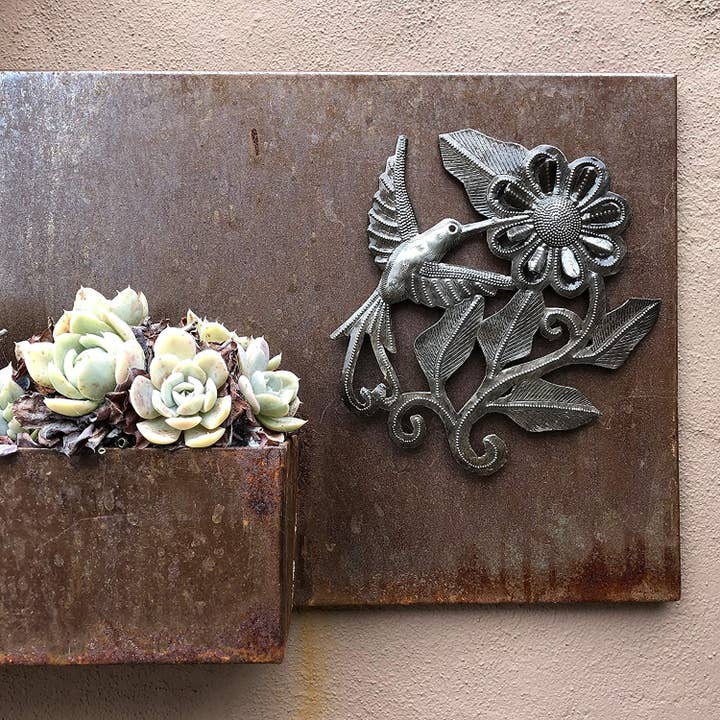 Colibri et une fleur, Jardin Métal 7" x 8" pour la vente par Haiti Fair Trade~ It's Cactus