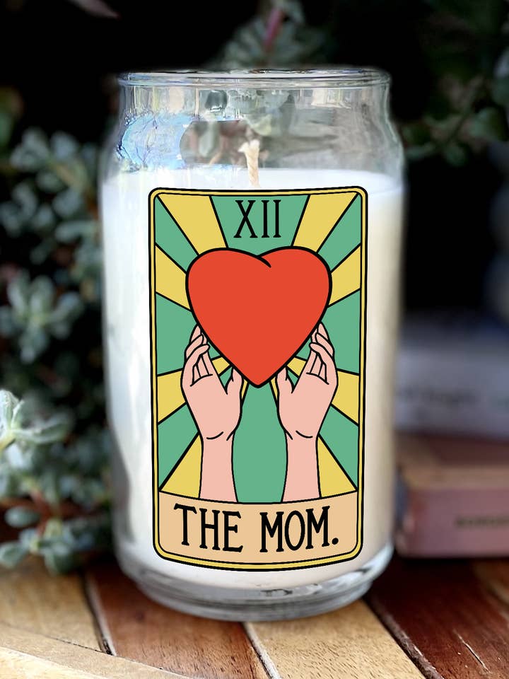 Bougie de tarot Mom 16 oz pour la vente par Restored Apothecary