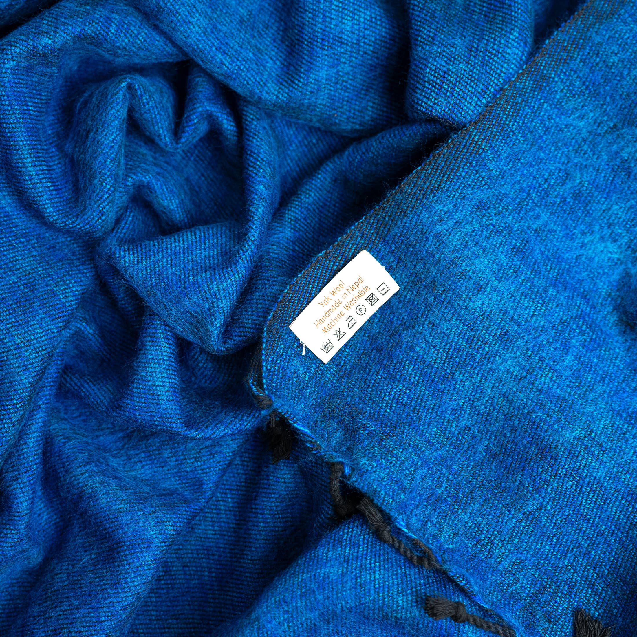 ART HIMALAYAN TRADING LTD - Vente Plaids - Couverture de voyage en laine de yak extra douce, 46 x 96 pouces, fabriquée à la main4