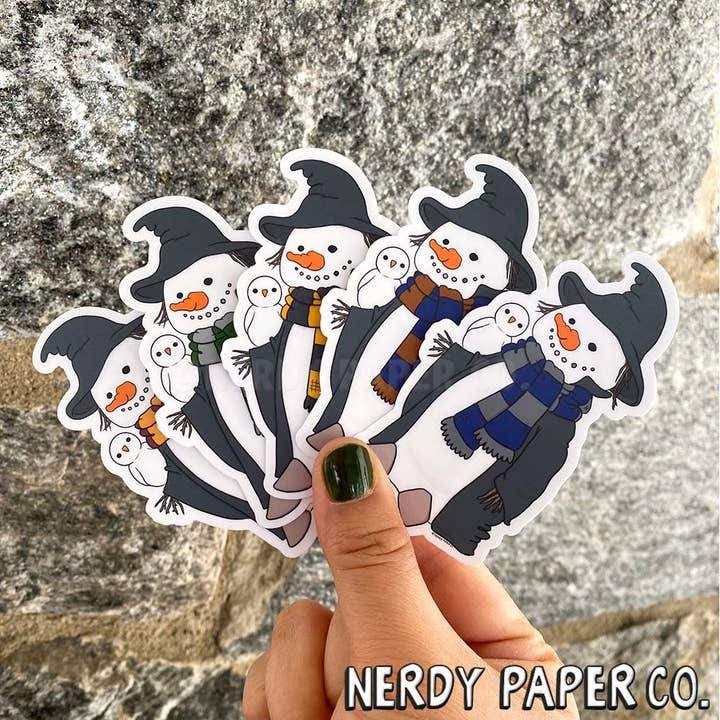 Snow Wizard - Adesivo in vinile impermeabile disegnato a mano per la vendita all'ingrosso da parte di NERDY PAPER CO.