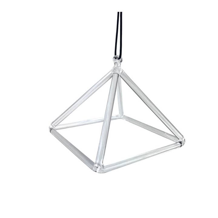 Singendes Pyramidenspiel aus Quarzkristall, 15,2 cm für den Großhandel von HK Higher Knowing