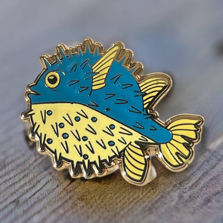 Spilli smaltati Puffer Fish per la vendita all'ingrosso da parte di Sherbet Punch Studios