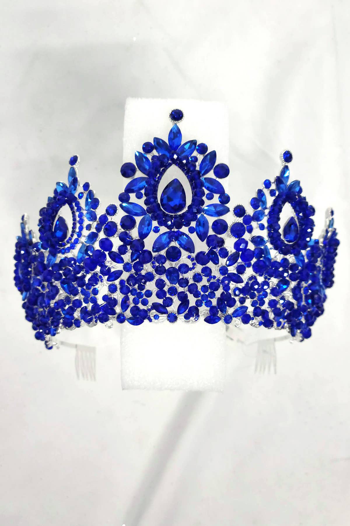 Chicas - Wholesale Tiara - Women's - Metal tiara with crystal balls and jewel rhinestones HT9624