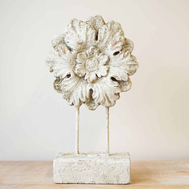 Flora-Medaillon-Dekor, antik, cremefarben, 7,5x16,5x3,5 für den Großhandel von The Royal Standard