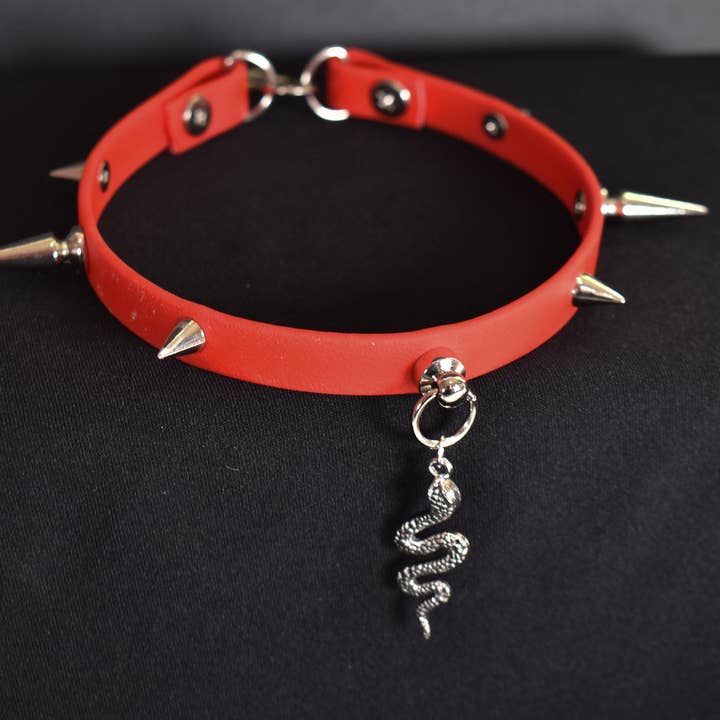 Naughty Pawsies – wholesale Choker/collar – Biothane Red Snake Spiked Choker