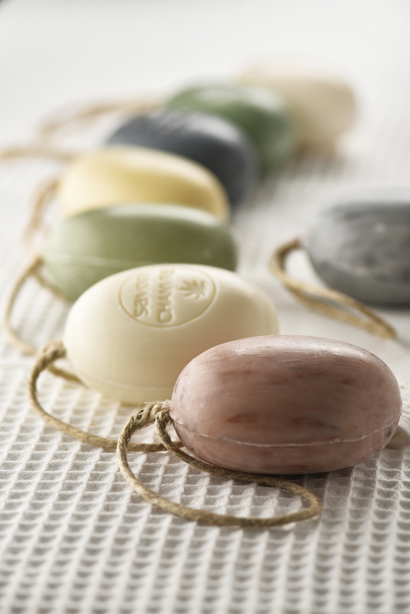 MAITRE SAVONITTO - Wholesale Bar Soap - Oval Soap on Cord Linen Flower 200g2