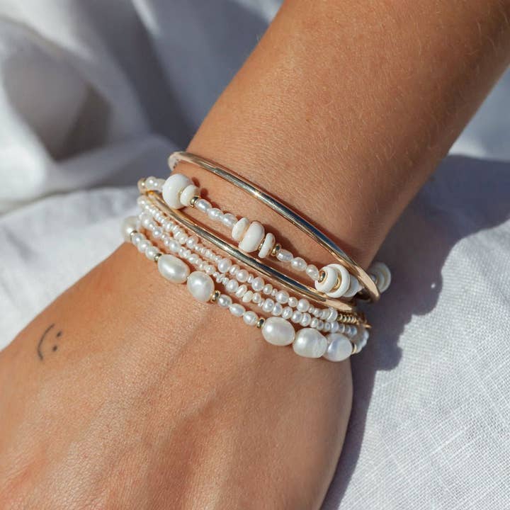 Ke Aloha Jewelry – Großhandel Perlenarmband – Gold- und Weißperlenarmband - Hiwahiwa