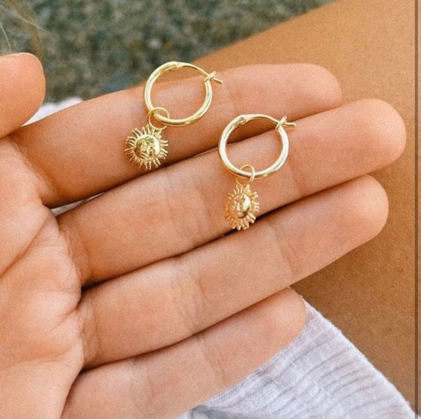 The Salty Gem – Großhandel Huggie-Ohrring – Tess & Sarah Hoops4