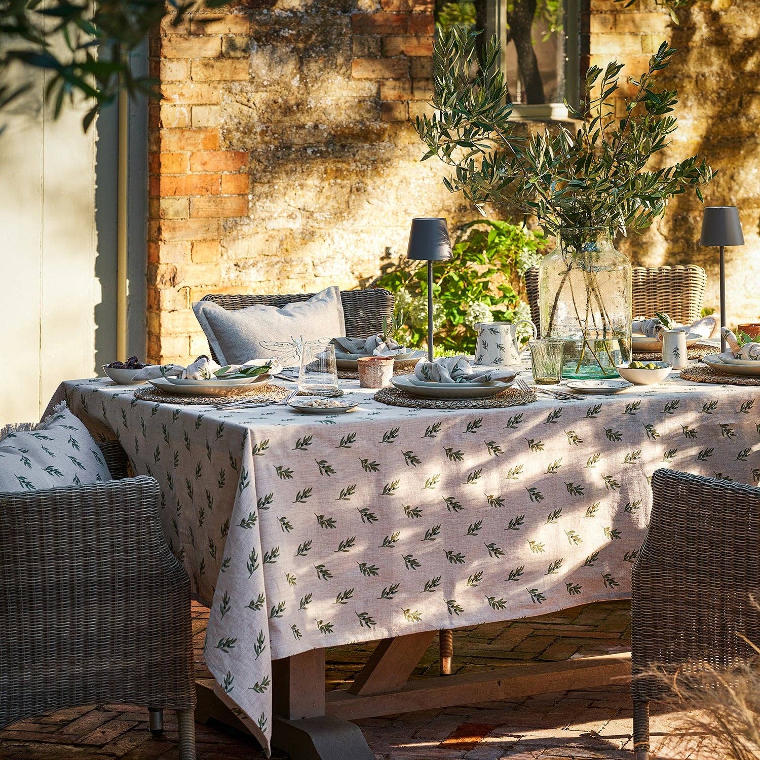 Sophie Allport - Wholesale Tablecloth - Olive Linen Tablecloth2