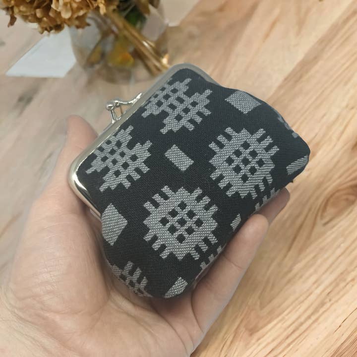 Moose & Co - Wholesale Coin Purse - Women's - Vintage style coin purse Welsh tapestry Blanket design