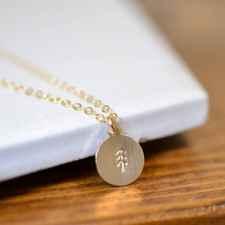 Colar com Medalhão de Pinheiro GF: Presente para Apaixonados pelas Florestas do Noroeste do Pacífico por atacado de Sela+Sage
